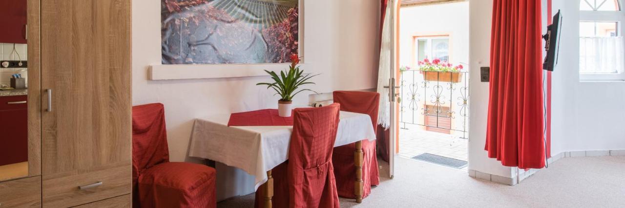 Weinschloesschen Im Weingut Roos Hotell Ilbesheim Exteriör bild