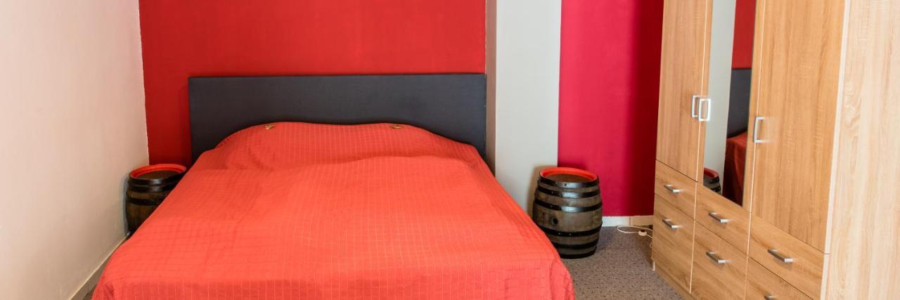 Weinschloesschen Im Weingut Roos Hotell Ilbesheim Exteriör bild