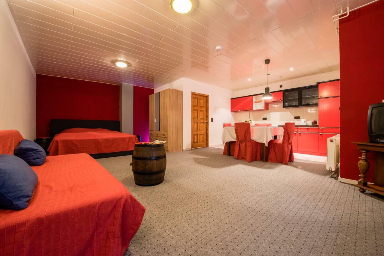 Weinschloesschen Im Weingut Roos Hotell Ilbesheim Exteriör bild